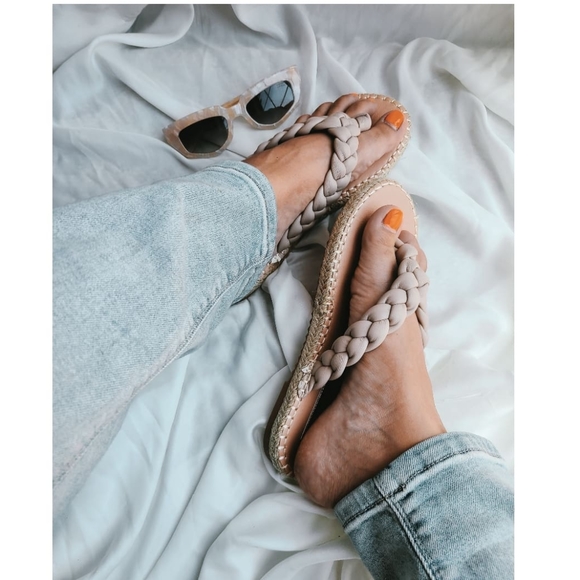 🚨LAST PAIR/Taupe Braided thong sandal - Picture 4 of 5